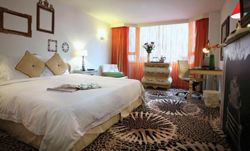 A deluxe king room at the Luxe Manor // (c) Luxe Manor