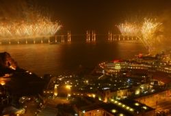 is known for its large-scale events such as an annual fireworks display. // © Macau Government Tourist Office 2009