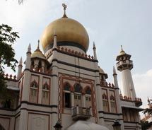 The Sultan Mosque in Kampong Glam // © 2011 Deanna Ting