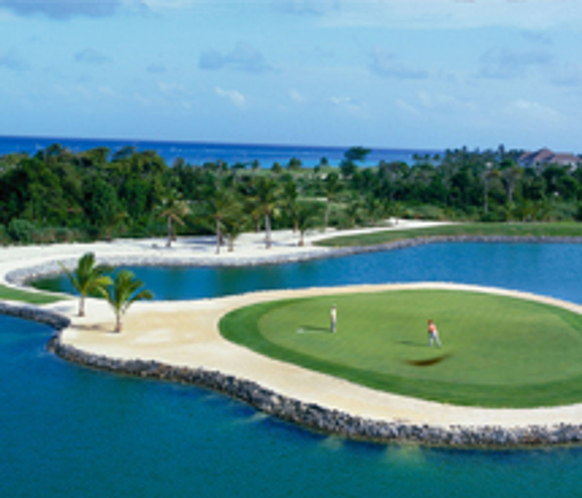 Apple Vacations Tops to DR TravelAge West