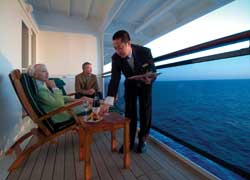 White Star service on the Queen Mary 2  // © Cunard