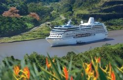 Oceania Regatta in Panama  // © Oceania Cruises