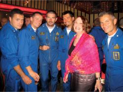 Cruise Editor Marilyn Green with Italian pilots // (c) 2009