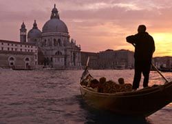 Smithosonian Journeys’ Italian portfolio includes the Popular Hidden Venice tour. // © 2010 DNY59