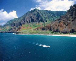 Kauai’s Na Pali Coast provides a stunning backdrop for boat tours // (c) 2007