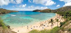 Hanauma Bay continues to draw crowds to Oahu. // © istockphoto.com