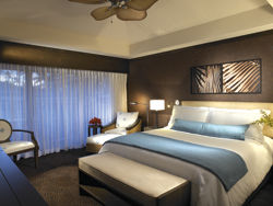 A guestroom at Koa Kea Hotel & Resort // (c) Koa Kea Hotel & Resort