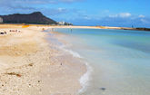 Agents should consider becoming an Oahu Destination Specialist in order to tell their clients about local hot spots such as Ala Moana Beach Park’s Magic Island. // © jsc