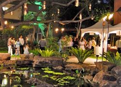 The Royal Hawaiian Center’s open-air meeting space// (C) 2010 Royal Hawaiian Center