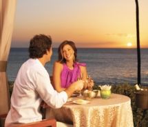 Couple dining outdoors at sunset, Westin Maui. // © 2011 Starwood Hotels & Resorts Couple dining outdoors at sunset, Westin Maui. // © 2011 Starwood Hotels & Resorts