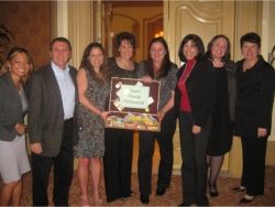 Team Planet Hollywood poses alongside members of the LVCVA and US Airways Vacations at the award winner's dinner. // (c) 2010