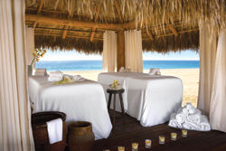 Clients can receive beachside massages from the Paz Spa. // (c) Cabo Azul Resort & Spa