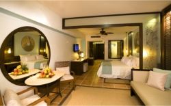 A unique double-diamond shape makes the resort stand out. // © Barcelo Hotels & Resorts 2009