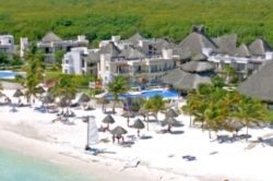 Azul Beach Hotel by Karisma // (c) 2010