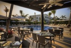 The pool and restaurant at Ocean Breeze Riviera Maya // © Ocean Breeze Hotels 2010