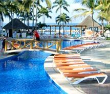 The pool at Marival Resort & Suites Nuevo Vallarta, Riviera Nayarit // © 2010