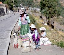 Woman With daughters at Mirador Cruz del Condor// © 2012 Janeen Christoff
