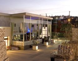 view of Shade Hotel from the Metlox Plaza in Manhattan Beach, Calif. // © Shade Hotel I