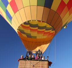 Skye Mayring goes hot air ballooning in New Mexico // (c) 2009