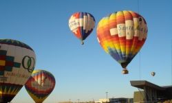Hot air ballooning in New Mexico // (c) 2009