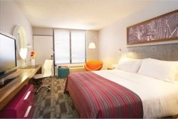 Avatar Hotel guestrooms are modern and colorful. // © Mark Adams for Joie de Vivre Hospitality 2010