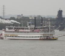 Steamboat Race // (c) 2010 Louisville Convention & Visitors Bureau