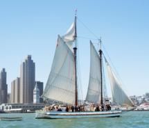 Scow Schooner Alma sails past the San Francisco skyline // (c) National Park Service