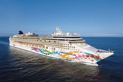 NCL’s Norwegian Pearl // (c) NCL