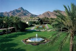 Squaw Peak Lawn // (c) 2010 Arizona Biltmore