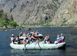 Paddlers on the Snake River // (c) Visit Idaho