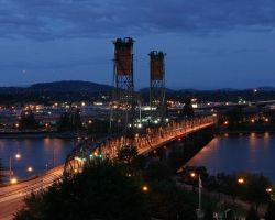 The Hawthorne Bridge at night // (c) 2006 Cacophony