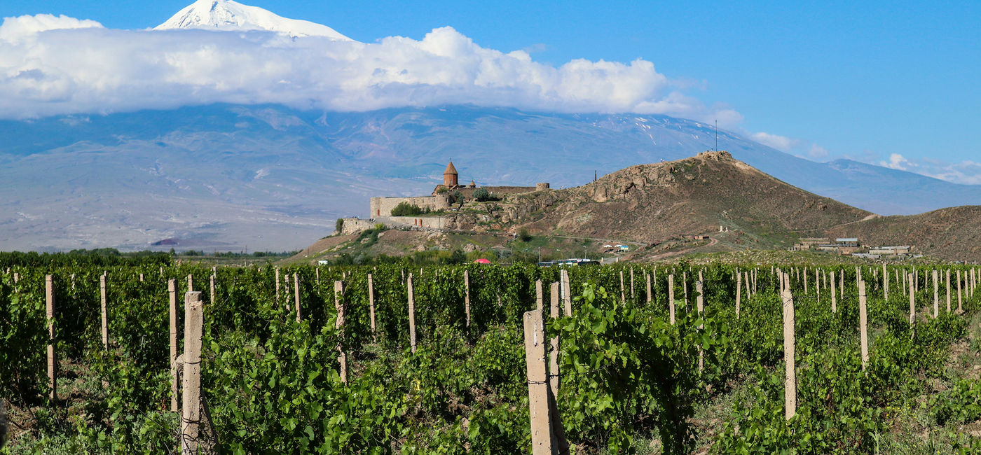 Image: Le monastère Khor Virap et Mont Ararat (Source: Provided by GAdventures)