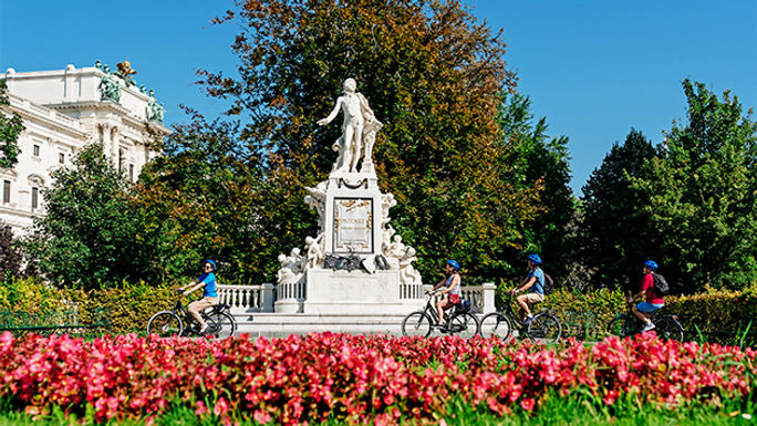 Statue of Mozart in Vienna Statue of Mozart in Vienna