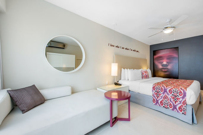 Spacious rooms at Emotions Juan Dolio offer space for relaxation. Spacious rooms at Emotions Juan Dolio offer space for relaxation.