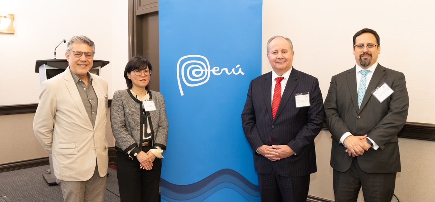 Image: Jaime Cardenas, à gauche, directeur de Promperú Canada à Montréal (Source: Promperú)