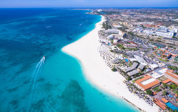 A picturesque Aruban coastline.