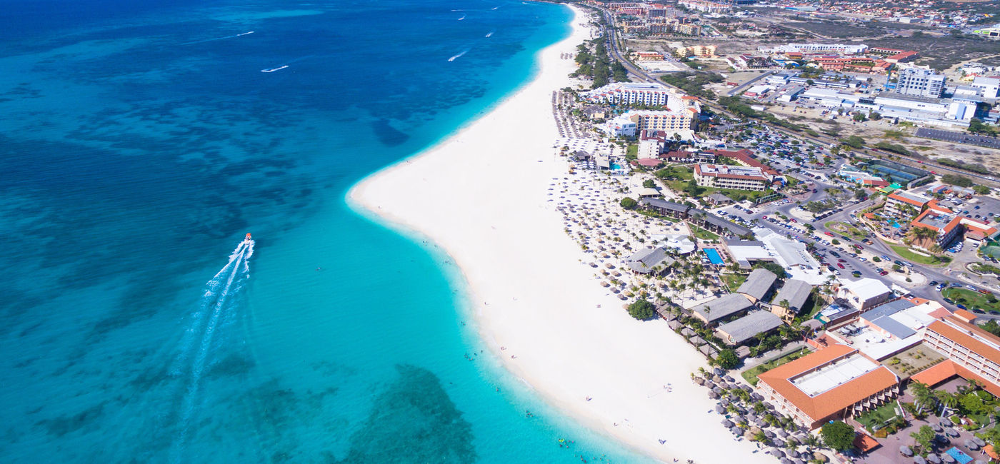 Image: A picturesque Aruban coastline. (photo courtesy of Aruba Tourism Authority)