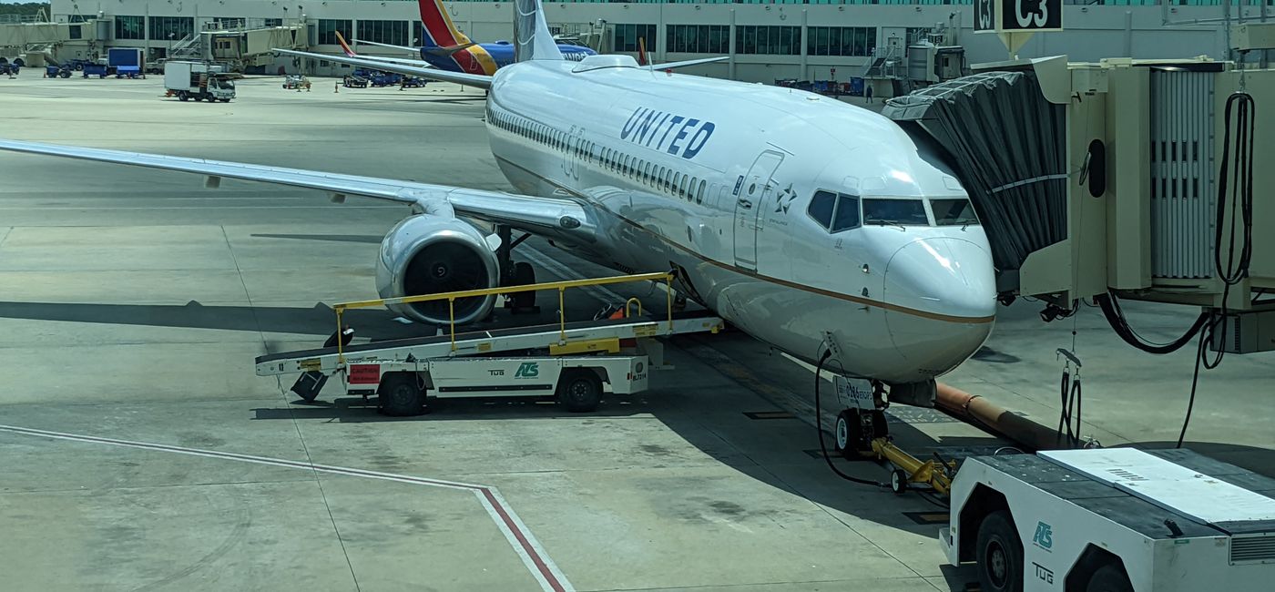 Image: United plane waiting for guests to board (photo by Eric Bowman)