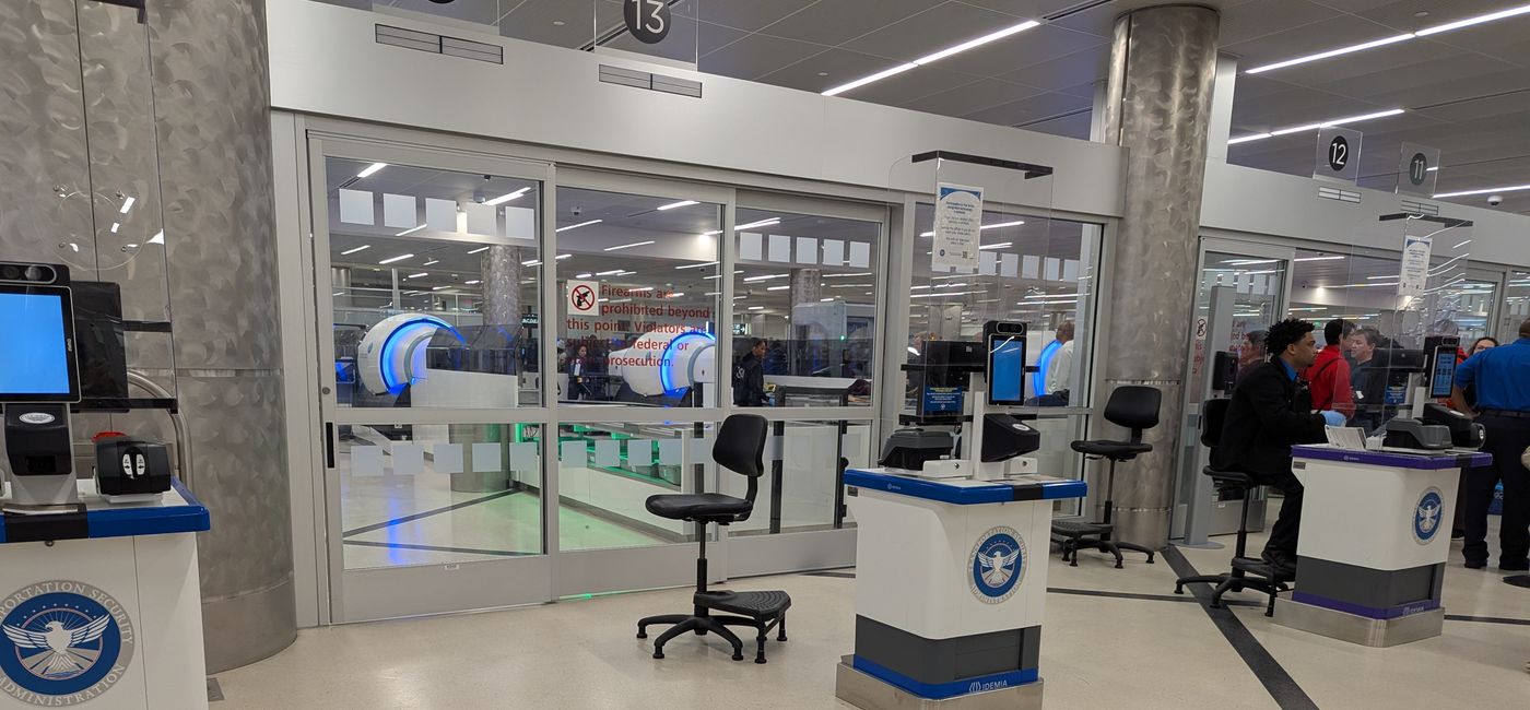 Image: TSA security checkpoint (Photo Credit: Eric Bowman)