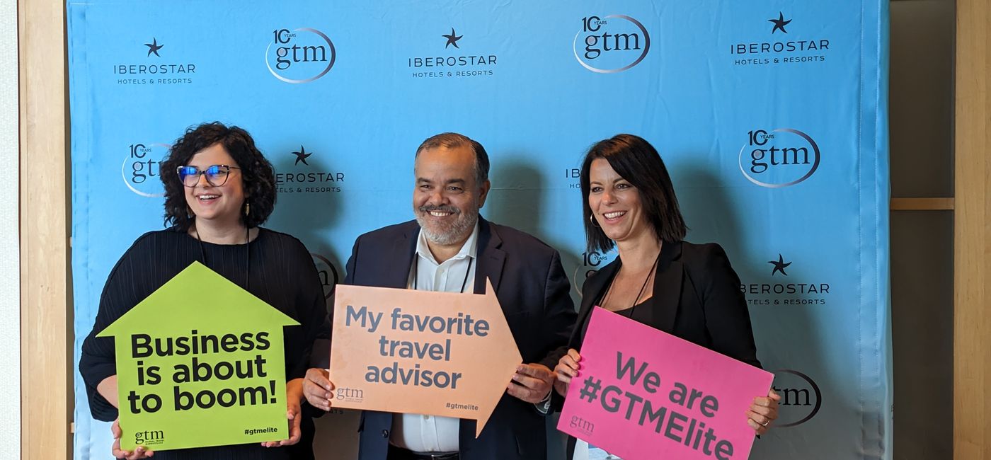 Image: Travel advisor and suppliers pose for picture at 2023 Global Travel Marketplace (Photo Credit: Eric Bowman)