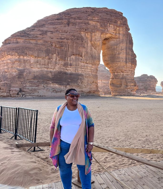 ఎలిఫెంట్ రాక్ అల్యూలాలో ఉంది.