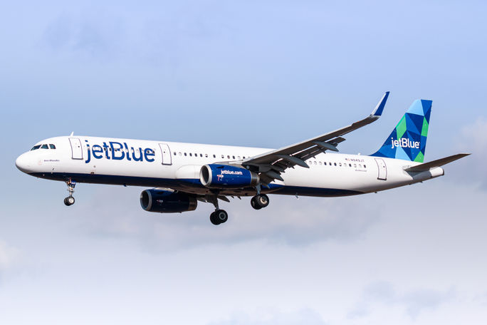 JetBlue Airbus A321-200 landing at JFK Airport