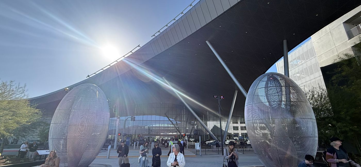 Image: Exterior of new Hollywood-Burbank terminal (Photo Credit: Courtesy BUR)
