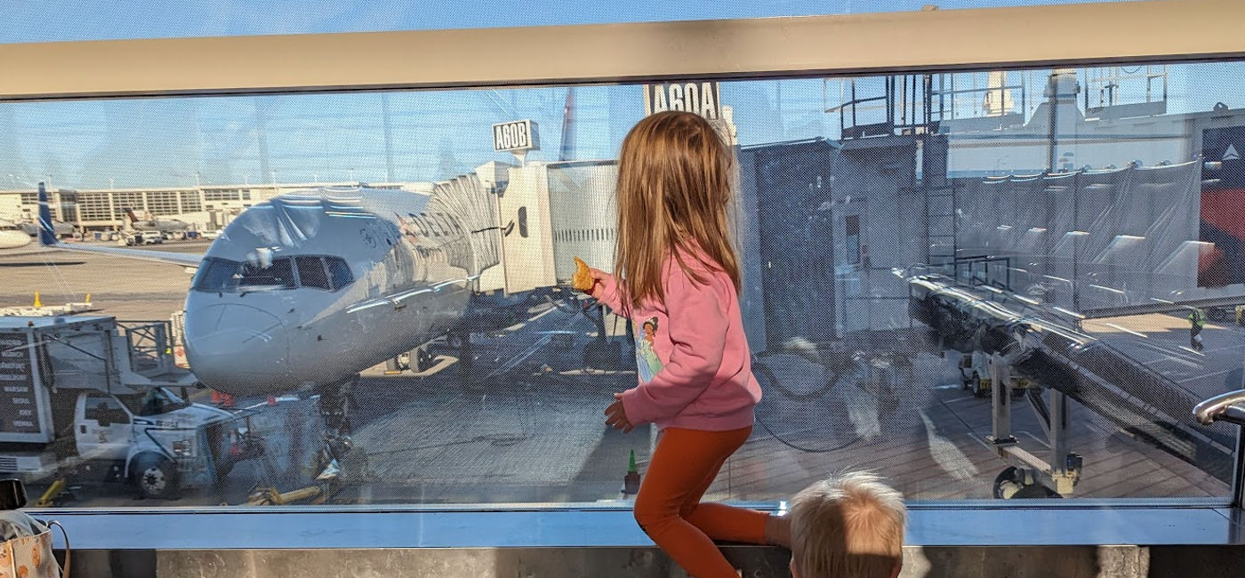 Image: Children at the airport  (Photo Credit: Eric Bowman)