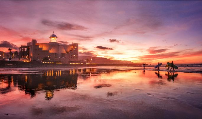 sunset at Playa de Las Canteras, Las Palmas de Gran Canaria, with the Alfredo Kraus Auditorium