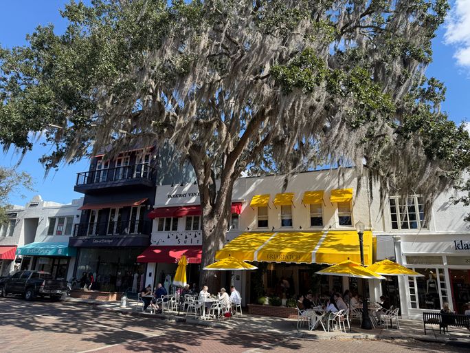 Charming cafes and boutiques line Park Avenue in Winter Park. Charming cafes and boutiques line Park Avenue in Winter Park.