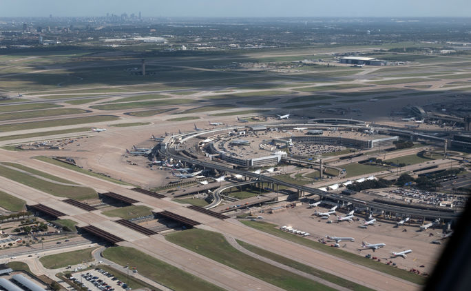 Luftaufnahme des Dallas Fort Worth International Airport