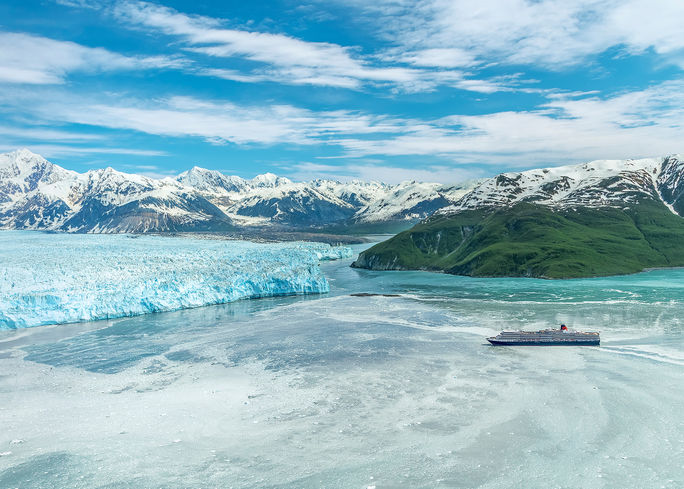 Queen Elizabeth at the Hubbard Glacier Queen Elizabeth at the Hubbard Glacier