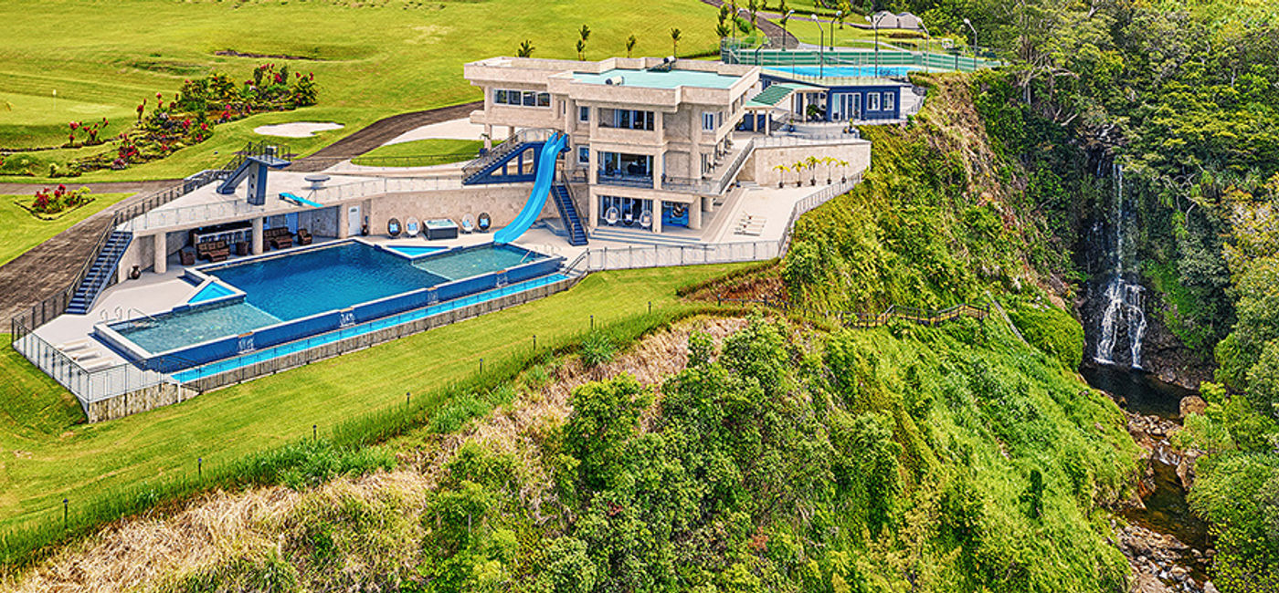 Image: Waterfalling Estate on Hawaii's Big Island was the set of Love Island in season 3. (Photo Credit: Villas of Distinction)