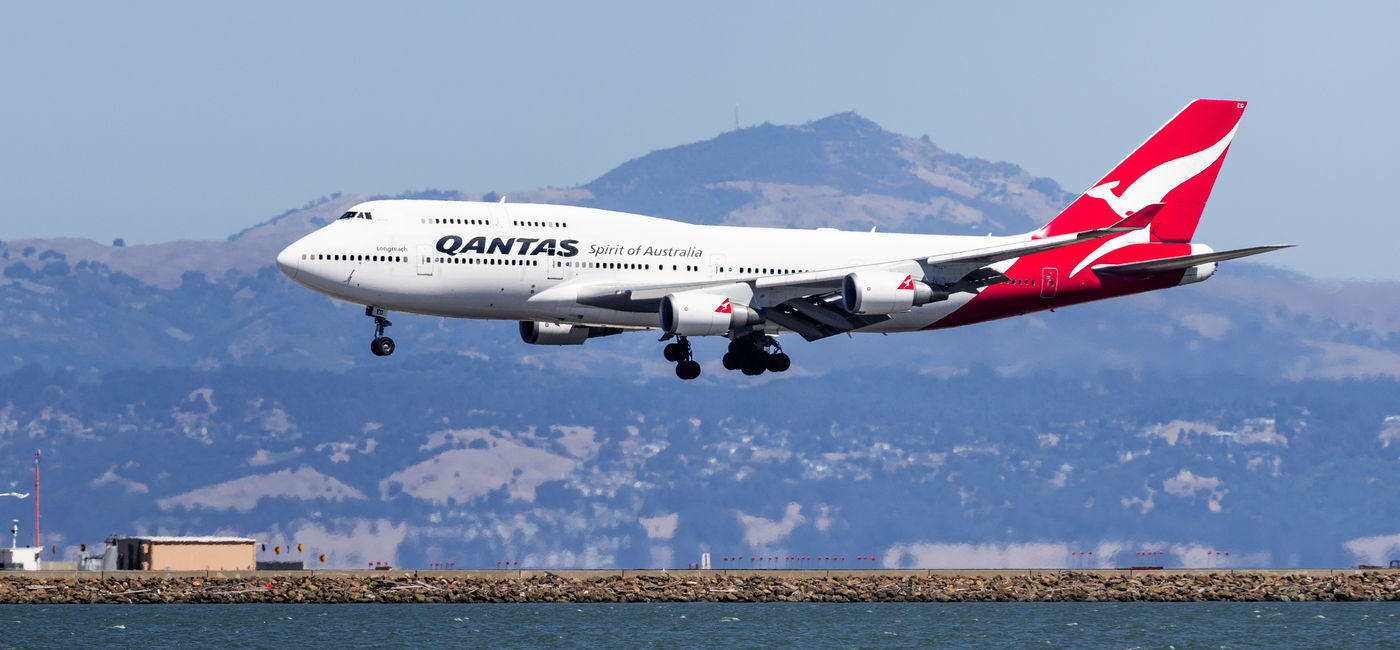 Image: Qantas plane landing in San Francisco. (Photo Credit: Sundry Photography/Adobe)